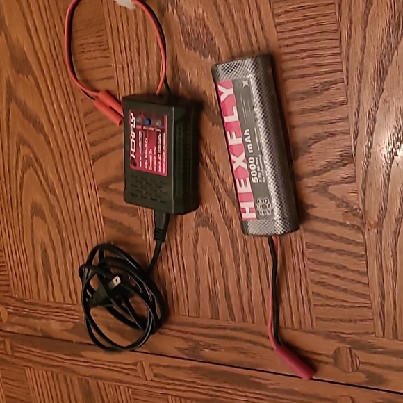 HexFly Other - Battery and charger for RC truck